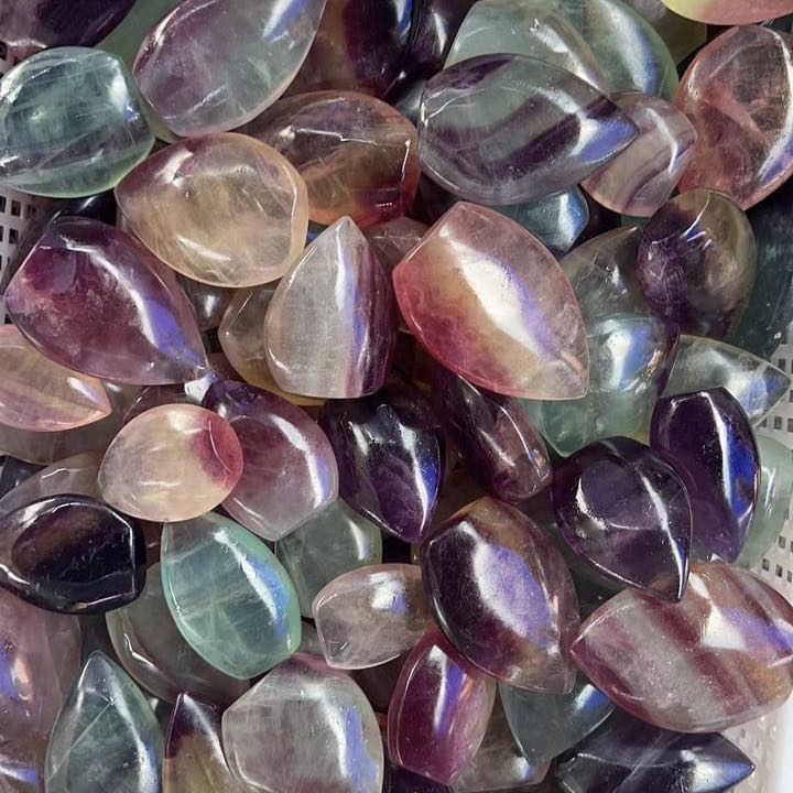 Koloraj fluorita malgrandaj ĉizadoj, 3~5cm, prezo je kg