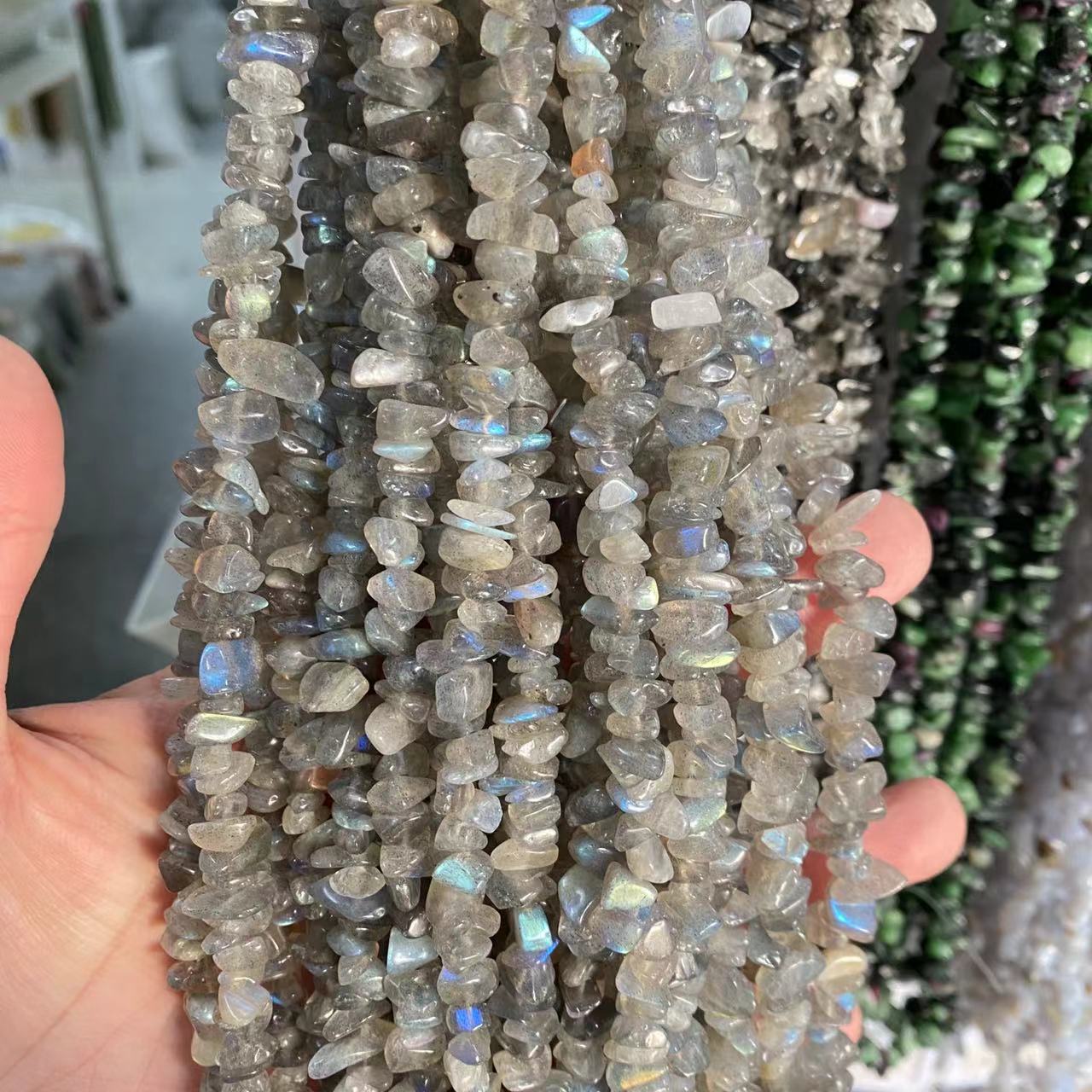 Labradorite Chips ŝnuro