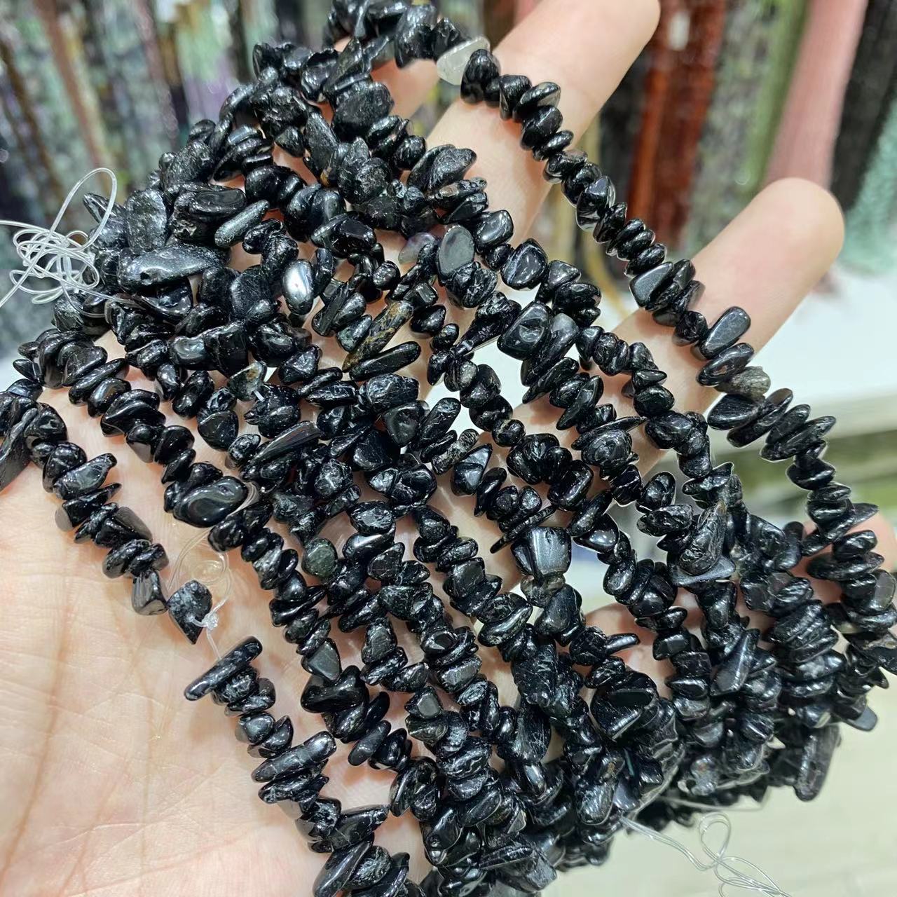 Black Tourmaline Chips-ŝnuro
