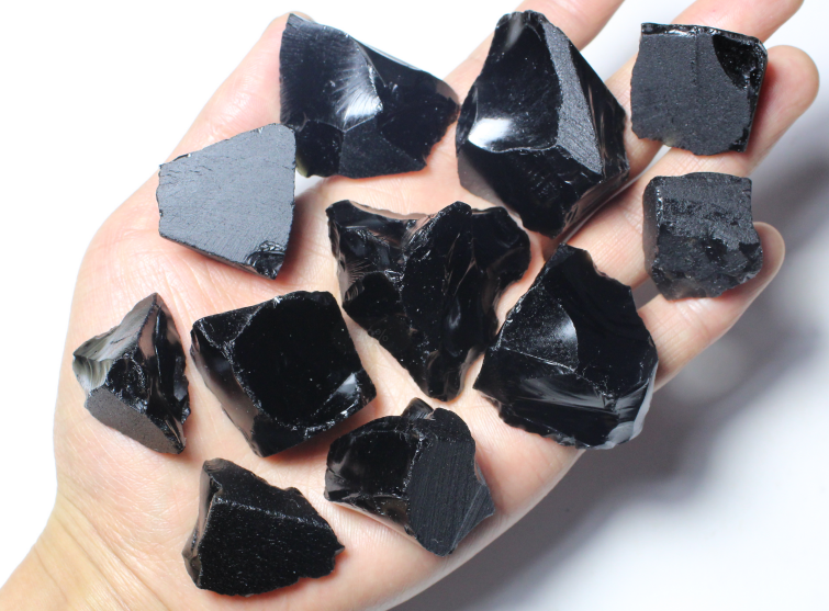 Obsidiana kruda ŝtono 20~40mm, prezo per kg