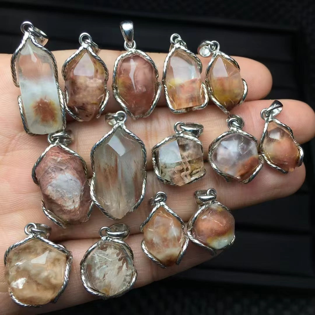 Ruĝa Rutilated Quartz Bezel Arĝenta Pendumilo