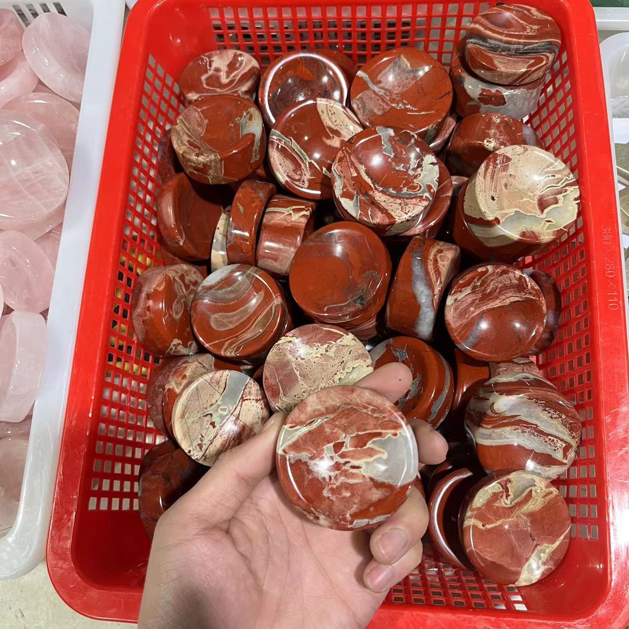 Ruĝa Jasper Malgranda Bovlo, Prezo per kg