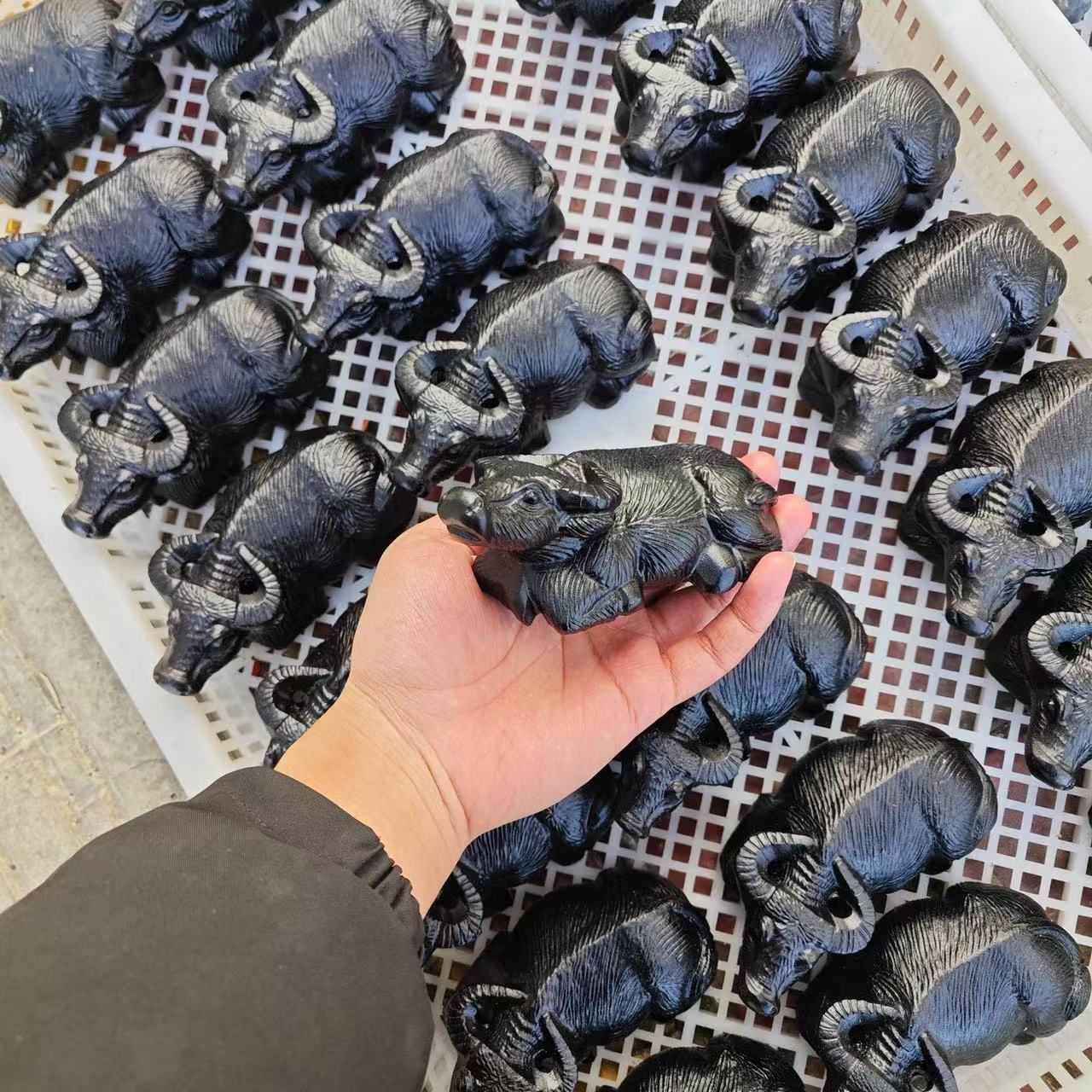 12cm obsidian cow, price by pc