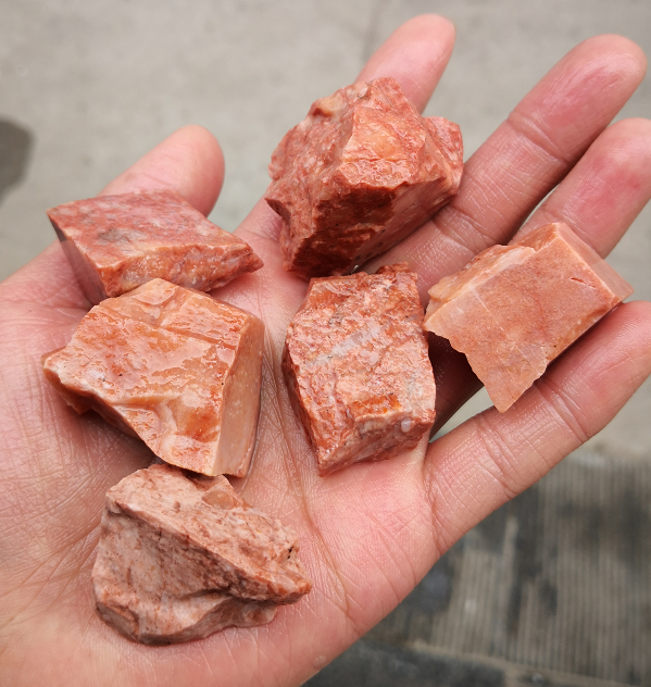 Ruĝa Aventurino kruda ŝtono 20~40mm, prezo per kg