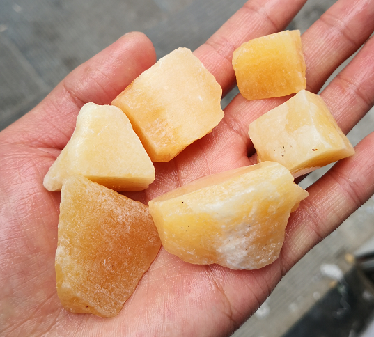 Flava jado kruda ŝtono 20~40mm, prezo per kg