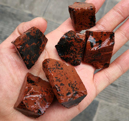 Ruĝa obsidiana kruda ŝtono 20~40mm, prezo per kg