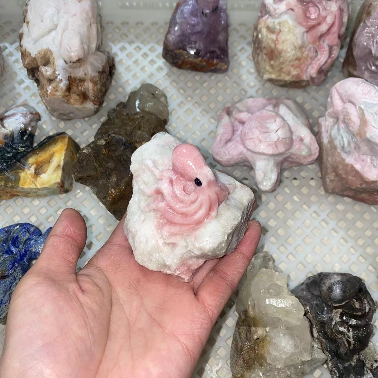 Rawstone mixed animal hand-carving, price by kg
