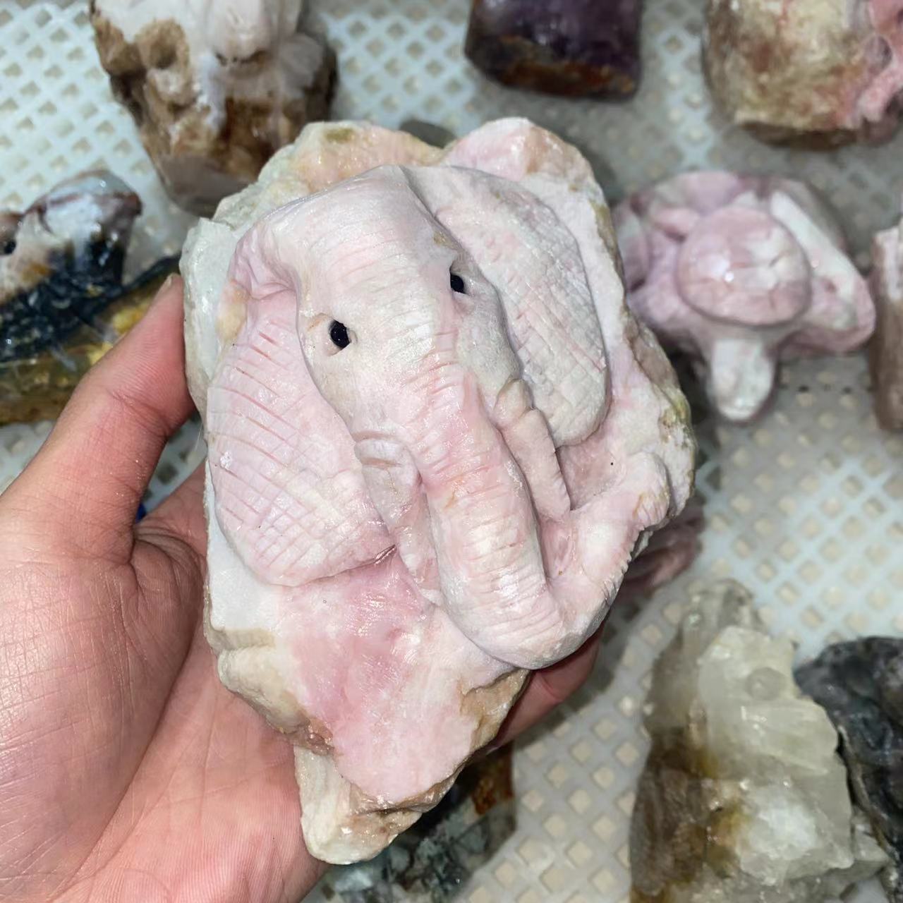 Rawstone mixed animal hand-carving, price by kg