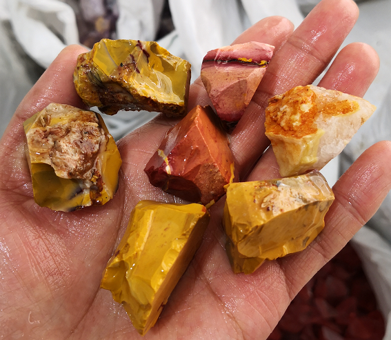 Mookaite kruda ŝtono 20~40mm, prezo per kg