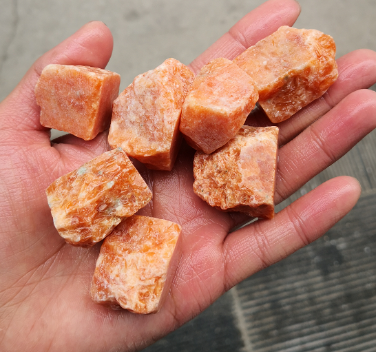 Oranĝa sunŝtono kruda ŝtono 20~40mm, prezo per kg