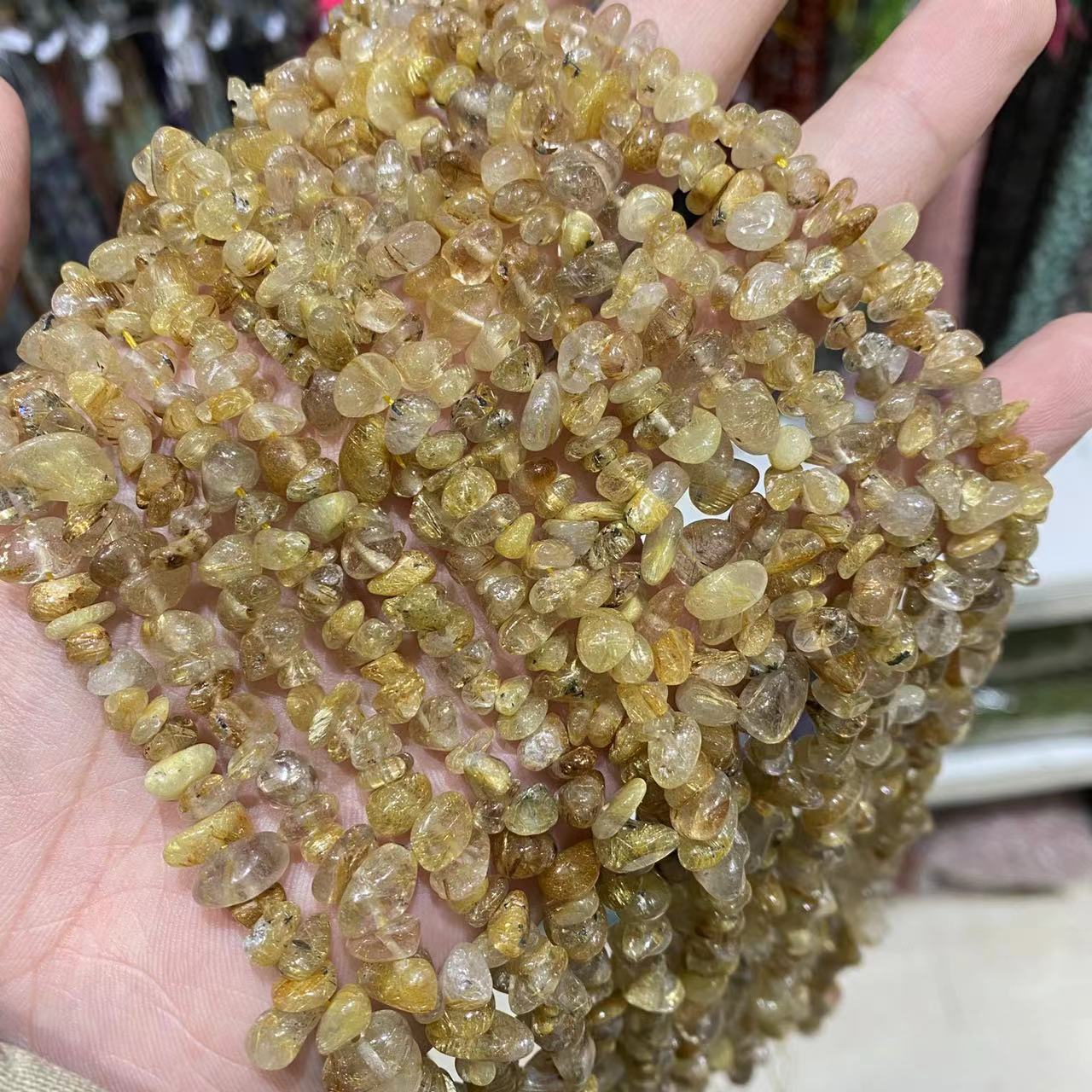 Ora Rutilated Quartz Chips-ŝnuro