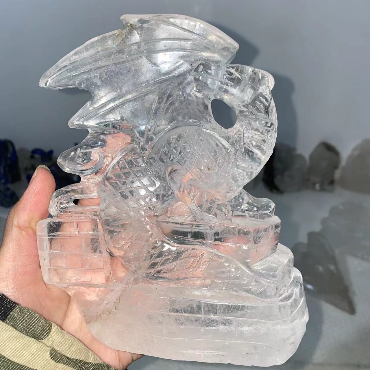 Clear and garden quartz carving, price by kg