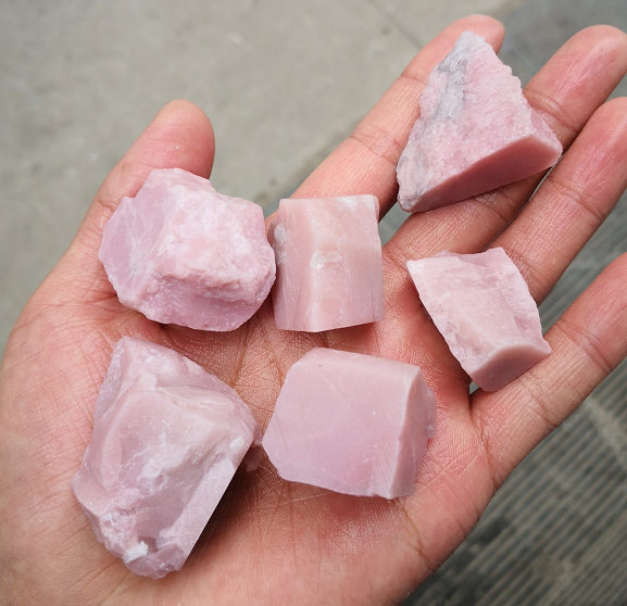 Roza opa kruda ŝtono 20~40mm, prezo per kg