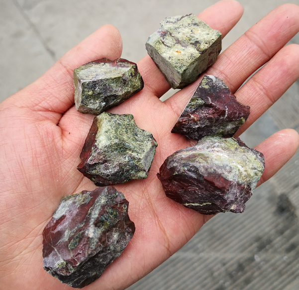 Dragon BloodStone kruda ŝtono 20~40mm, prezo je kg