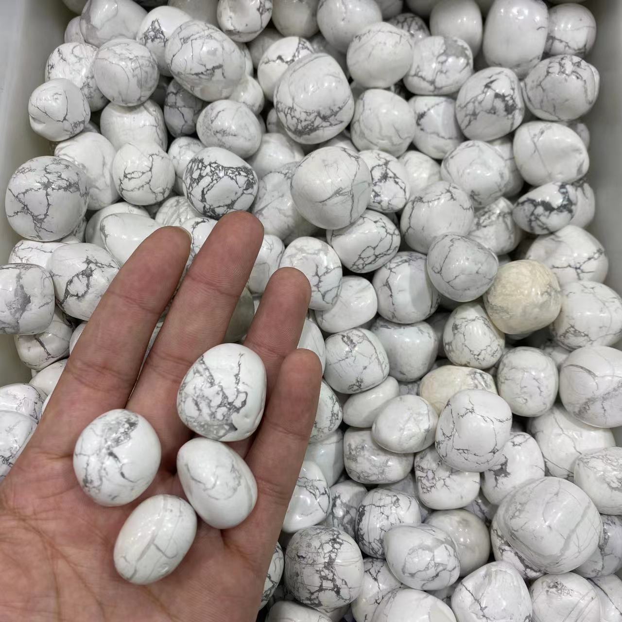 Howlite-tubeloj, prezo je kg