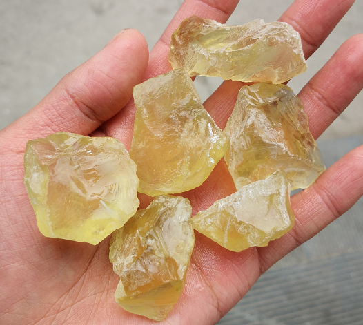 Citrona citrino kruda ŝtono 20~40mm, prezo per kg