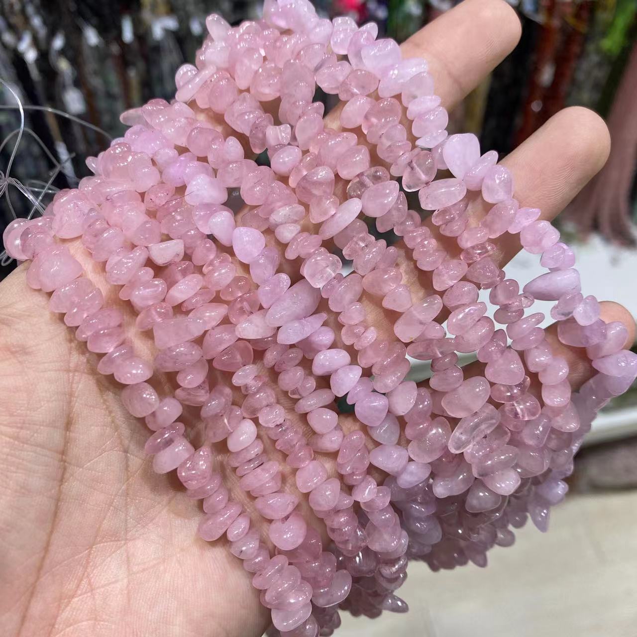 Rose Quartz Chips-ŝnuro