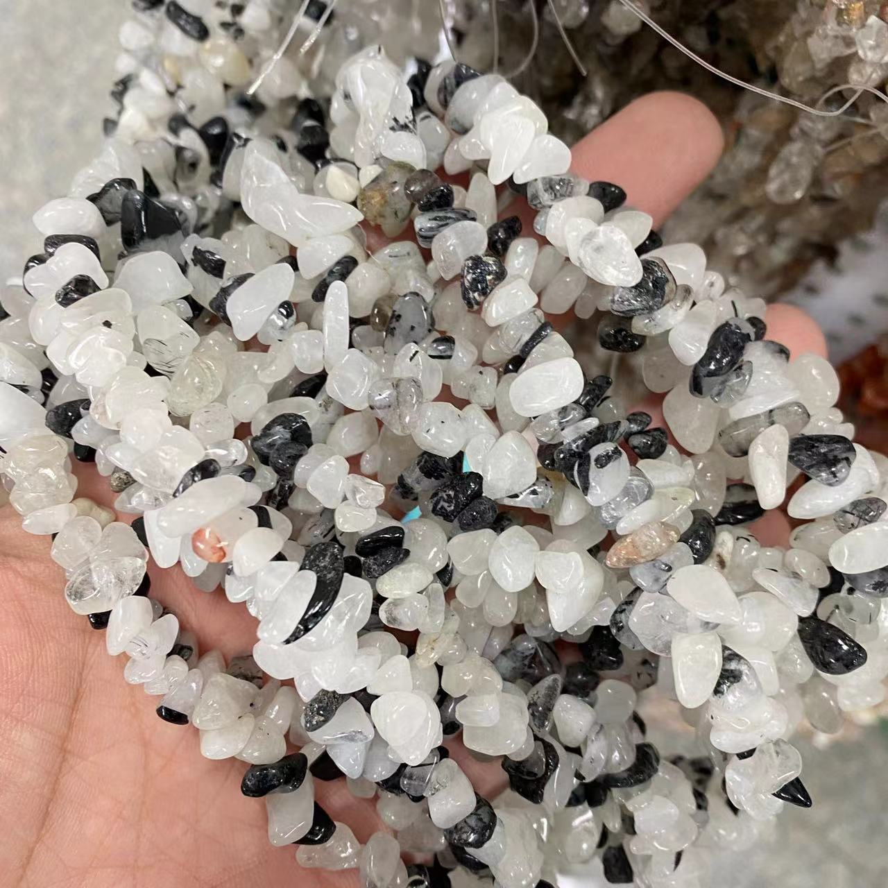 Nigra Turmalino en Quartz Chips-ŝnuro