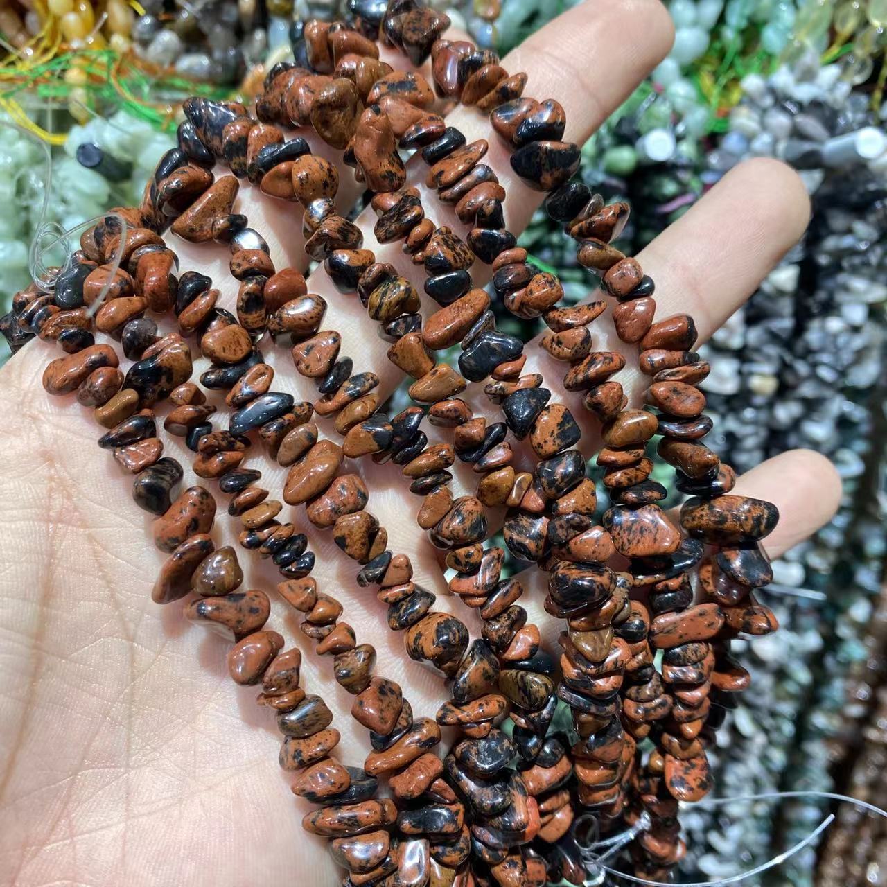 Ruĝa Obsidian Chips ŝnuro