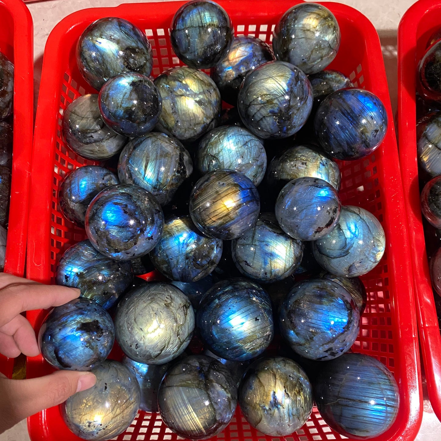Labradorite-sferoj, prezo per kg