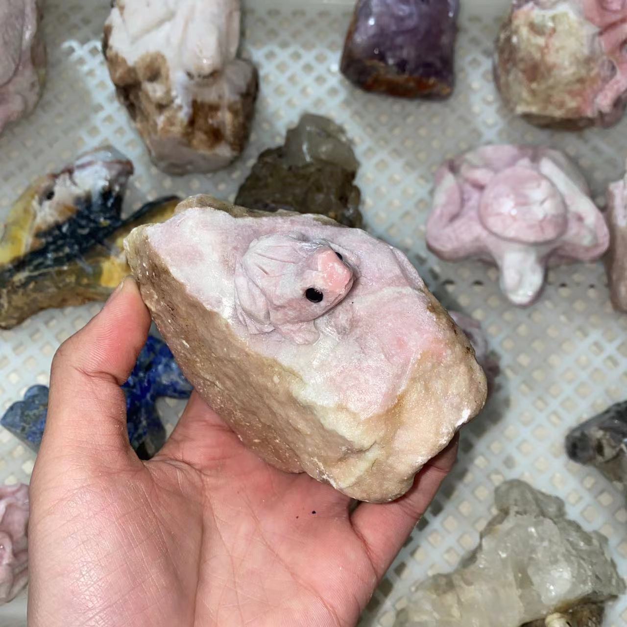 Rawstone mixed animal hand-carving, price by kg