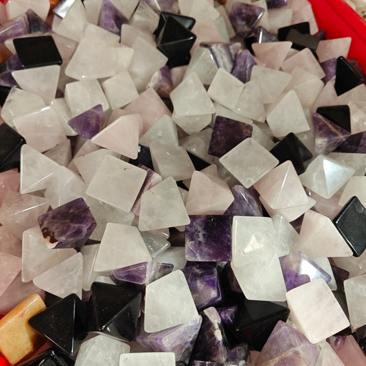Mixed material pyramid 25mm, price by kg