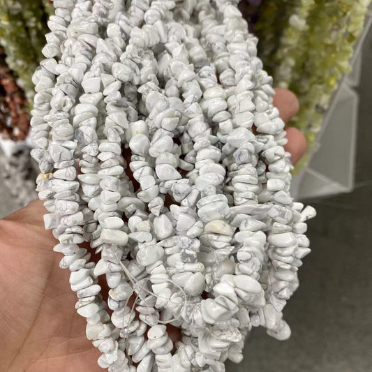 Howlite blatoj ŝnuro